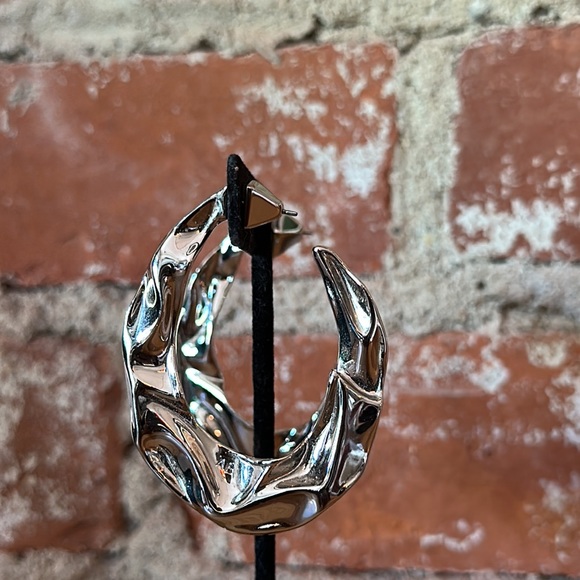 New Alexis Bittar Liquid Metal Rhodium Plated Hoop Earrings - Picture 7 of 9